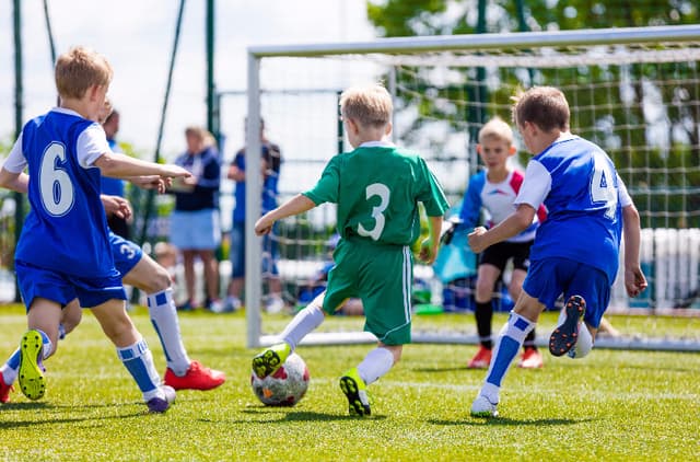 grassroots-to-professional-football-in-the-uk-how-the-pathway-from