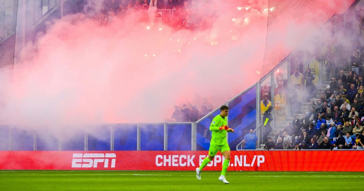 Feyenoord fireworks Cambuur fans