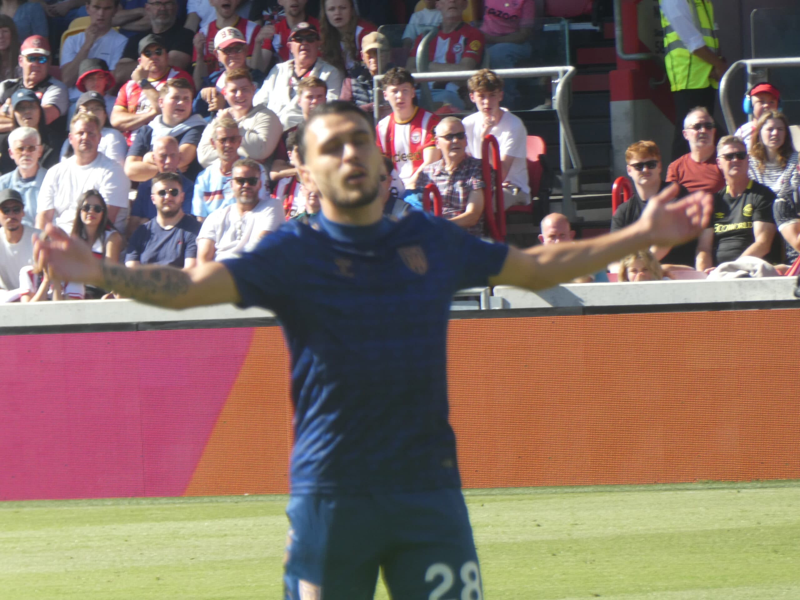 Sunderland’s Enzo Le Fee Opens Up on Loss With Powerful World Mental Health Day Message